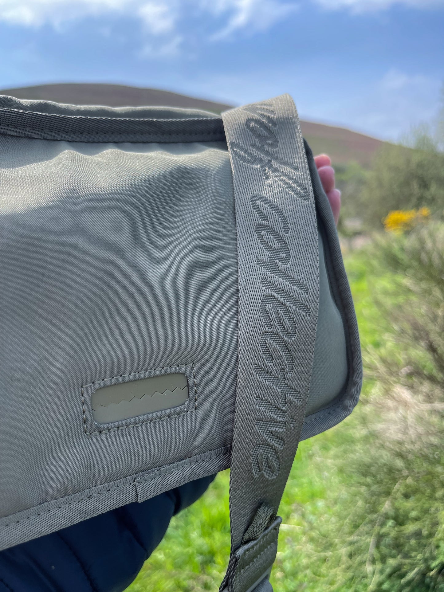 Forager Bag// Built-in Poop Bag Dispenser