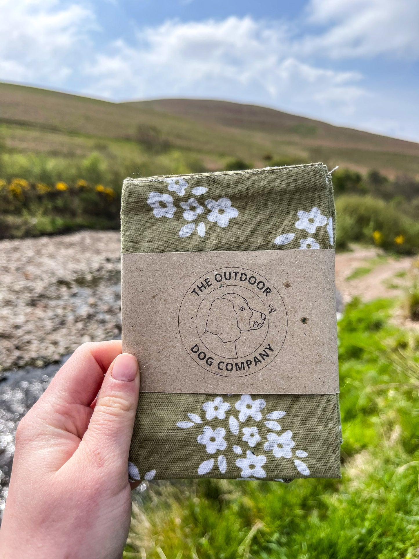 DAINTY FLOWERS BANDANA