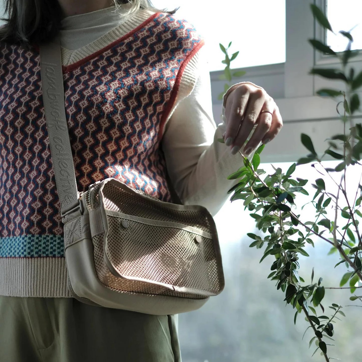 Forager Bag// Built-in Poop Bag Dispenser